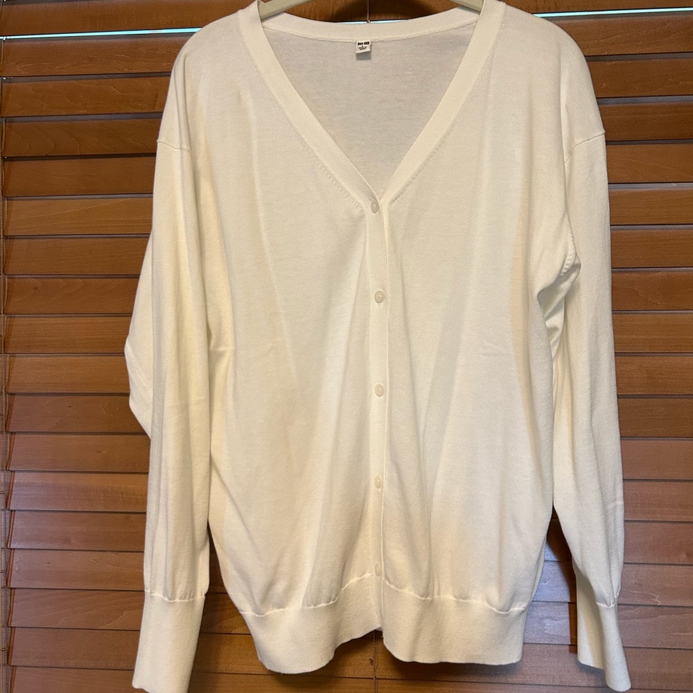 Uniqlo Cardigan, White, Size L NEVER WORN